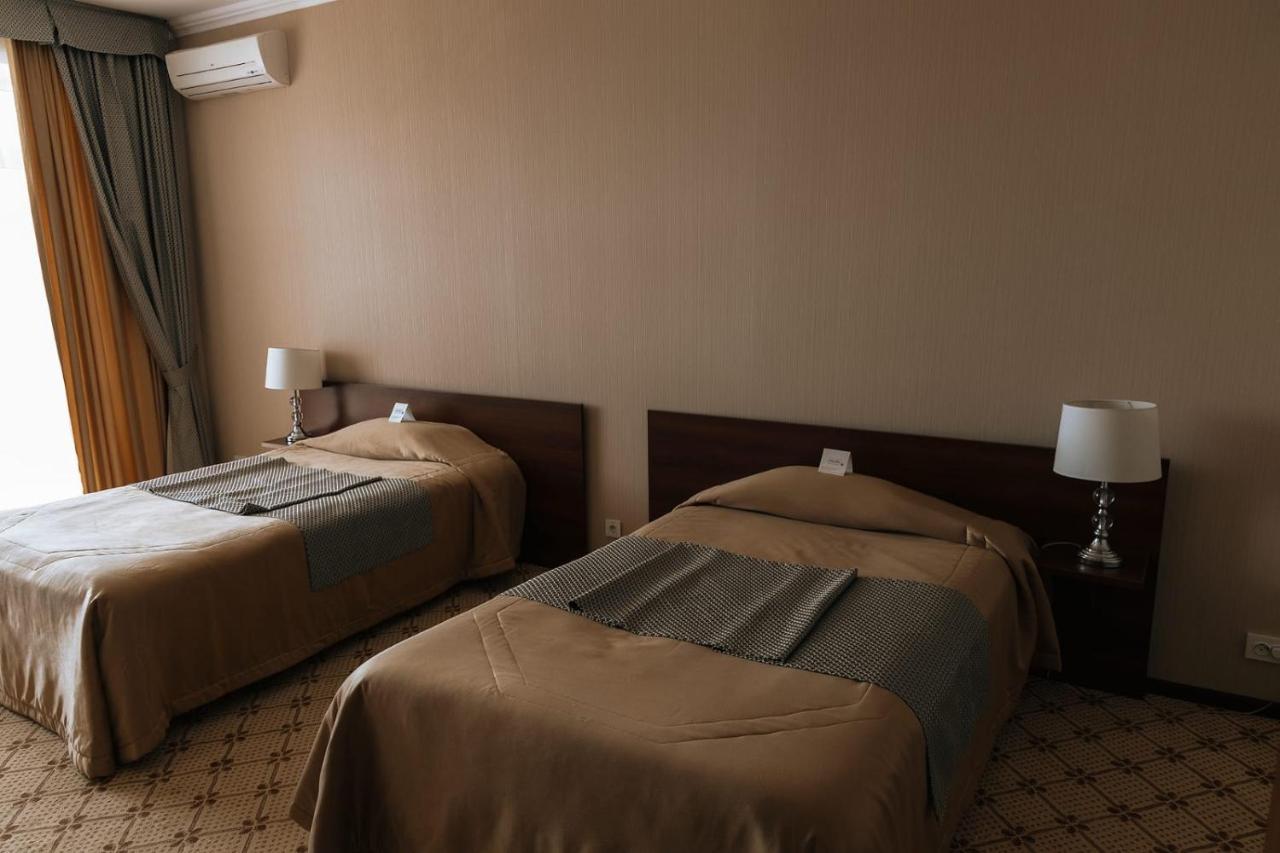 Medeu Hotell Qostanaj Exteriör bild