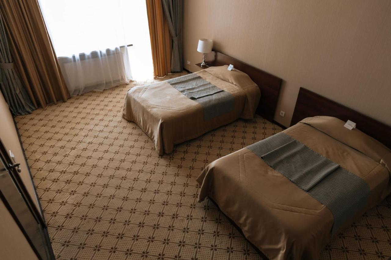 Medeu Hotell Qostanaj Exteriör bild