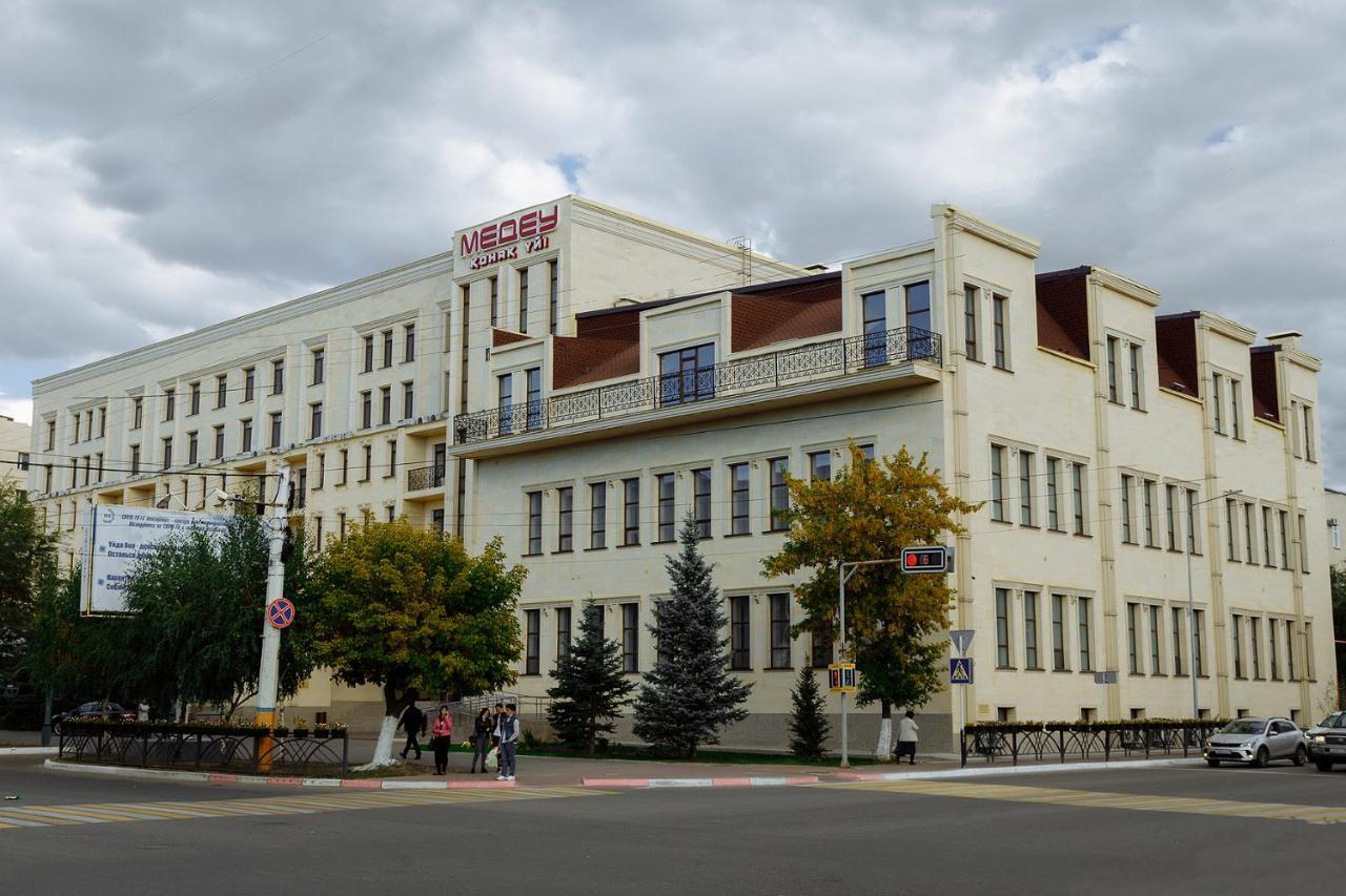 Medeu Hotell Qostanaj Exteriör bild