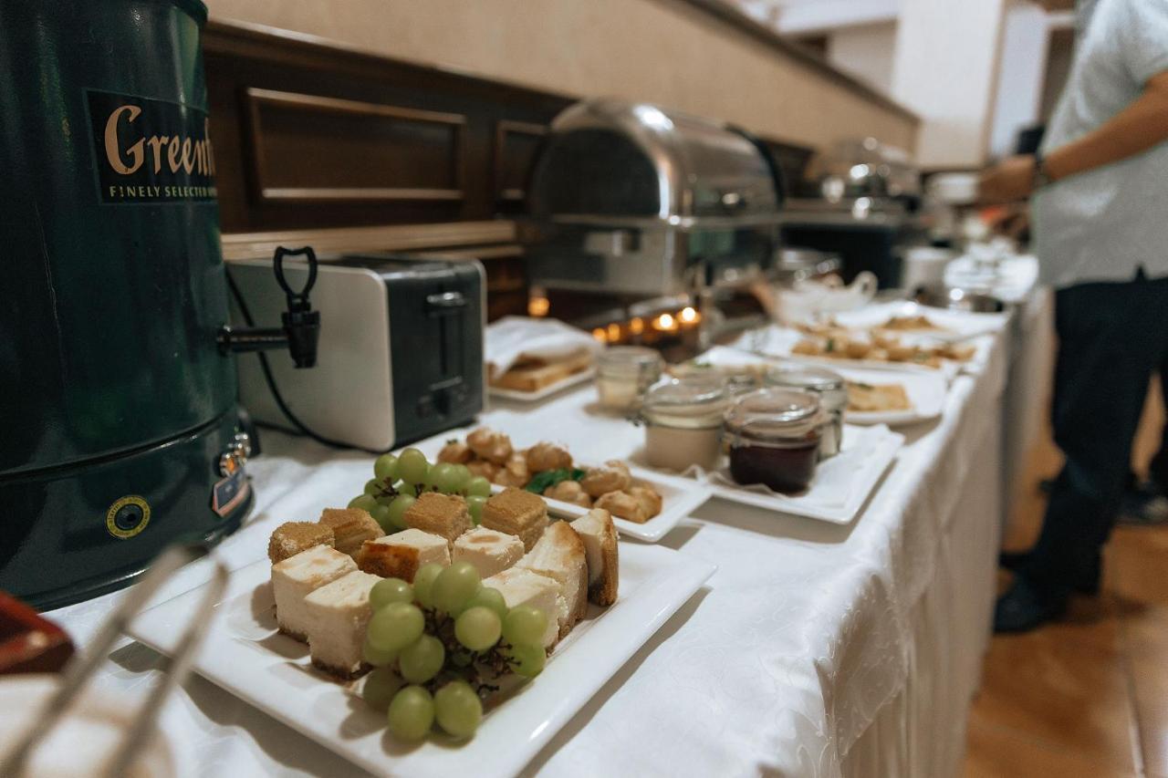 Medeu Hotell Qostanaj Exteriör bild